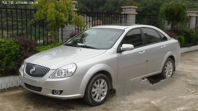 成都租車公司提醒自駕車內(nèi)必備的六樣?xùn)|西再上路