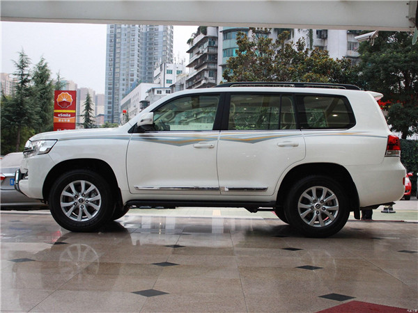 在成都選擇租車公司我們應(yīng)該比服務(wù)還是比價(jià)格
