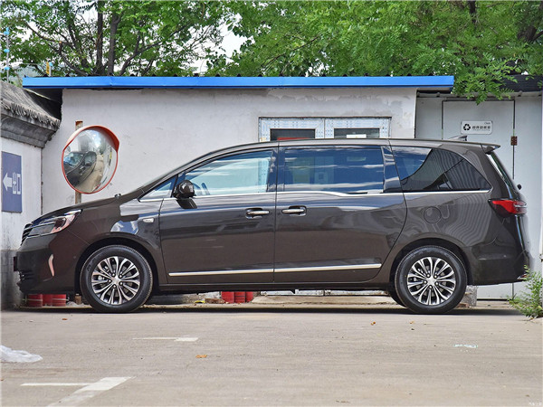 在成都商務(wù)租車怎么租車最省錢？